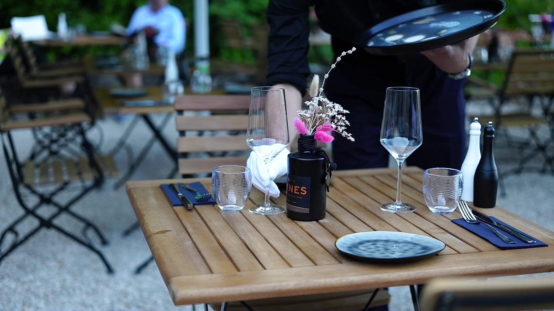 NOVANTA · Service, Terrasse und Genuss