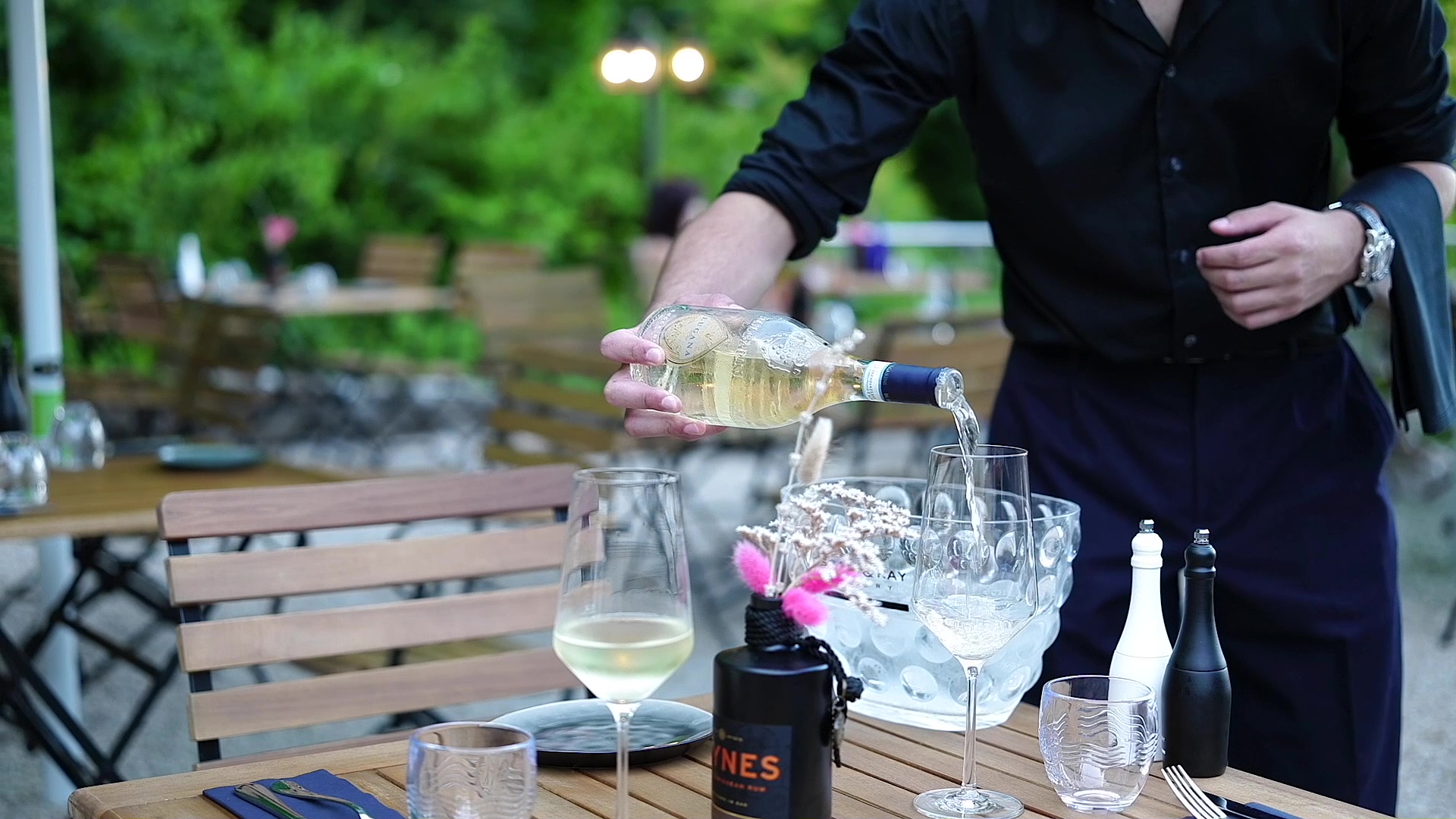 NOVANTA · Service, Terrasse und Genuss